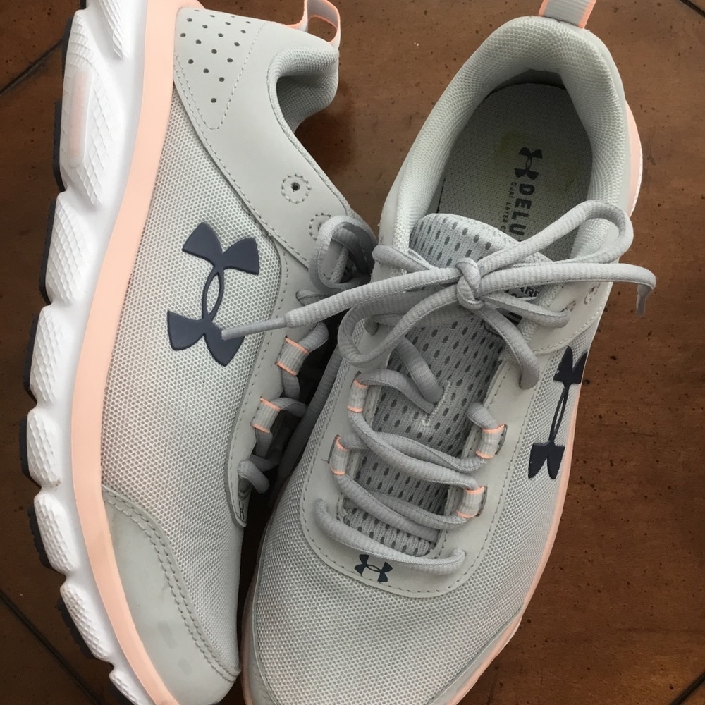 UNDER ARMOUR CHARGED ASSET RUNNING SHOE